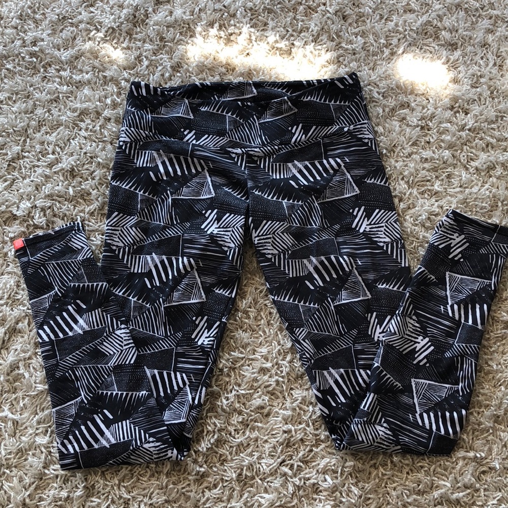 Onzie geo print leggings